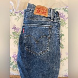 Levi 710 super skinny ripped Jean